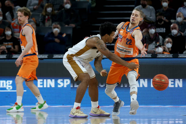 短传渗透以 短传渗透以